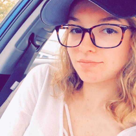 Meet your Posher, Briana - Picture 1 of 1